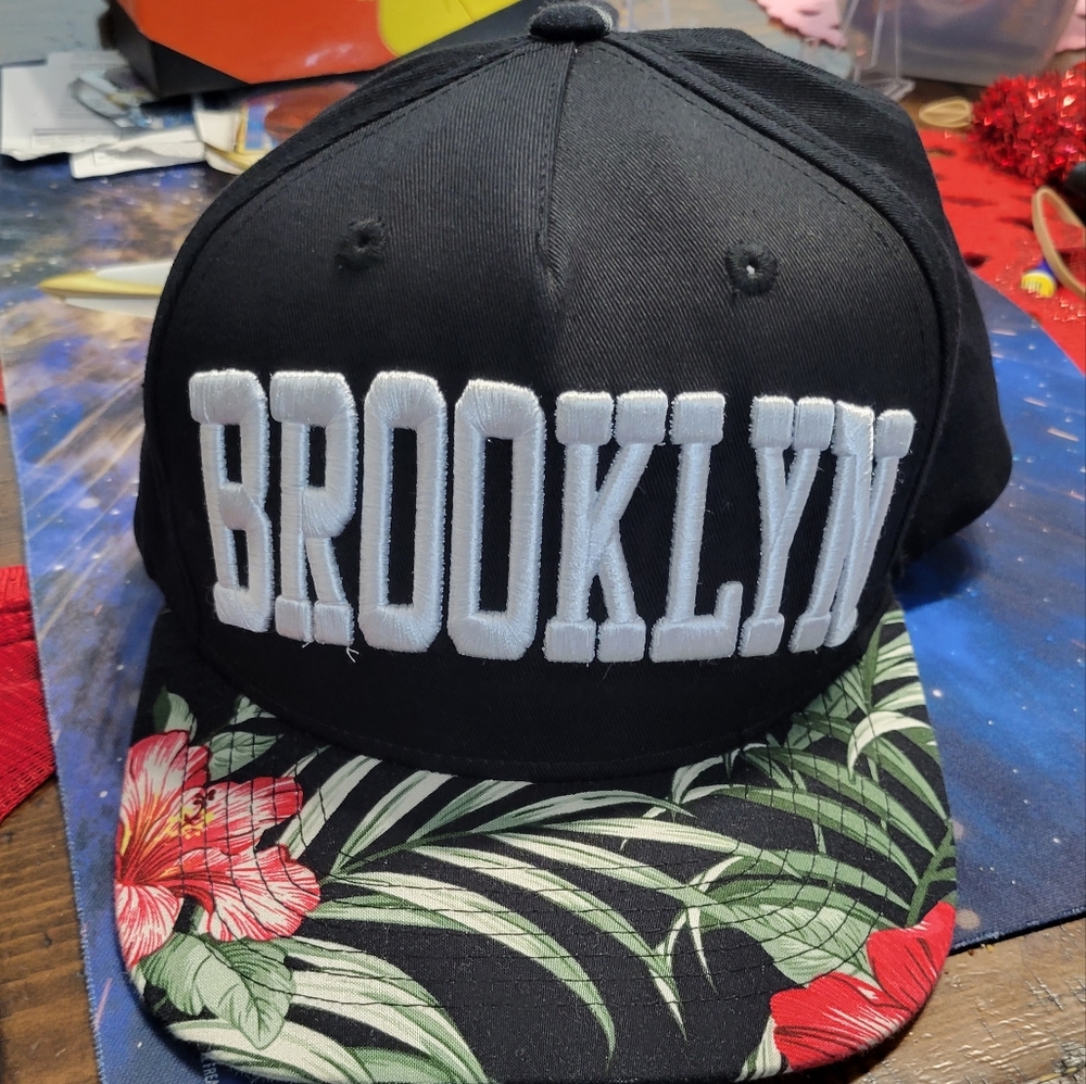 Brooklyn snapback by carbon Elements